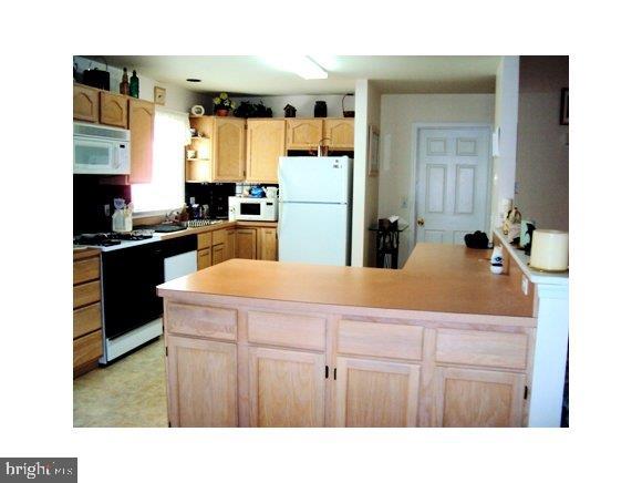 137 Marlin Road Manahawkin, NJ 08050 - Photo 9 of 22 Gallery Image 9