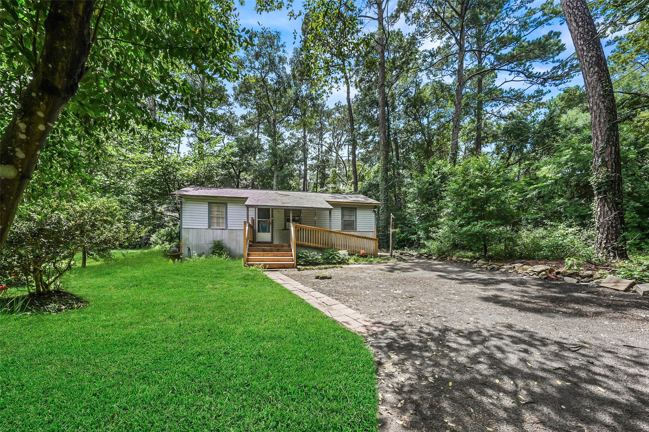 6387 Oak Knoll Road Montgomery, TX 77316 - Photo 6 of 30 a view of a yard in front of a house with large trees