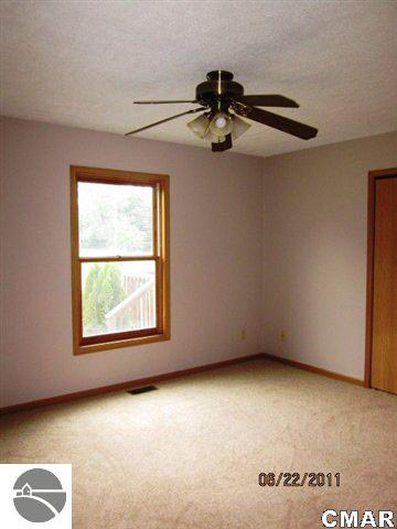11221 East Colby Road Crystal, MI 48818 - Photo 9 of 20 1771555-8.JPG