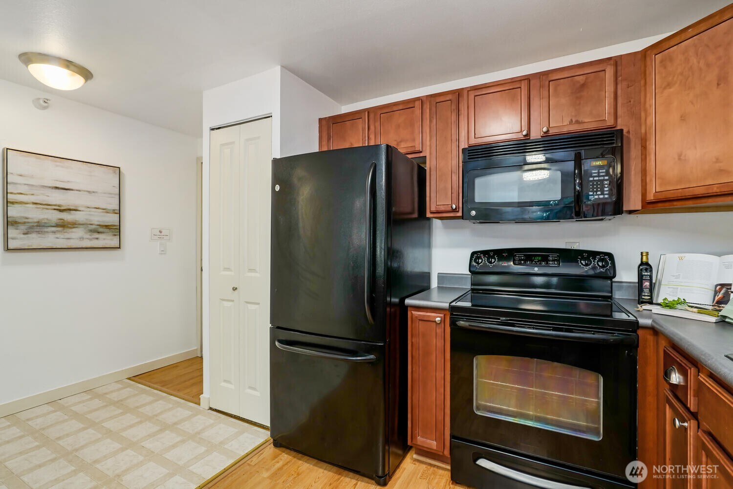 700 Front Street South, Unit E 103 Issaquah, WA 98027 - Photo 5 of 18