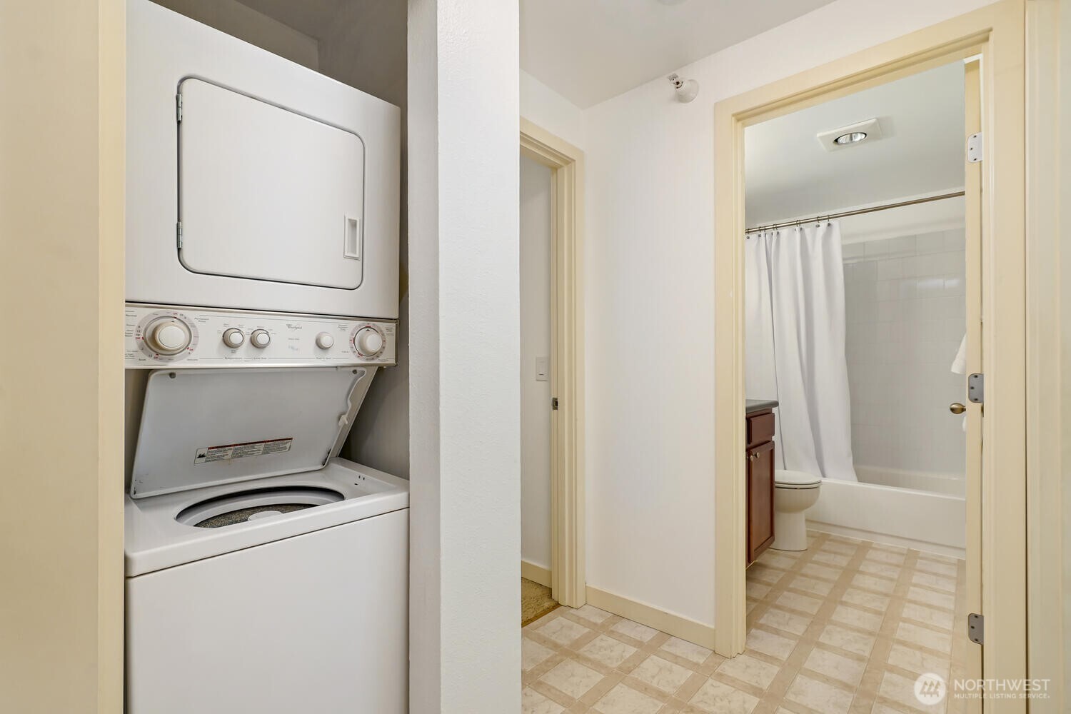 700 Front Street South, Unit E 103 Issaquah, WA 98027 - Photo 8 of 18