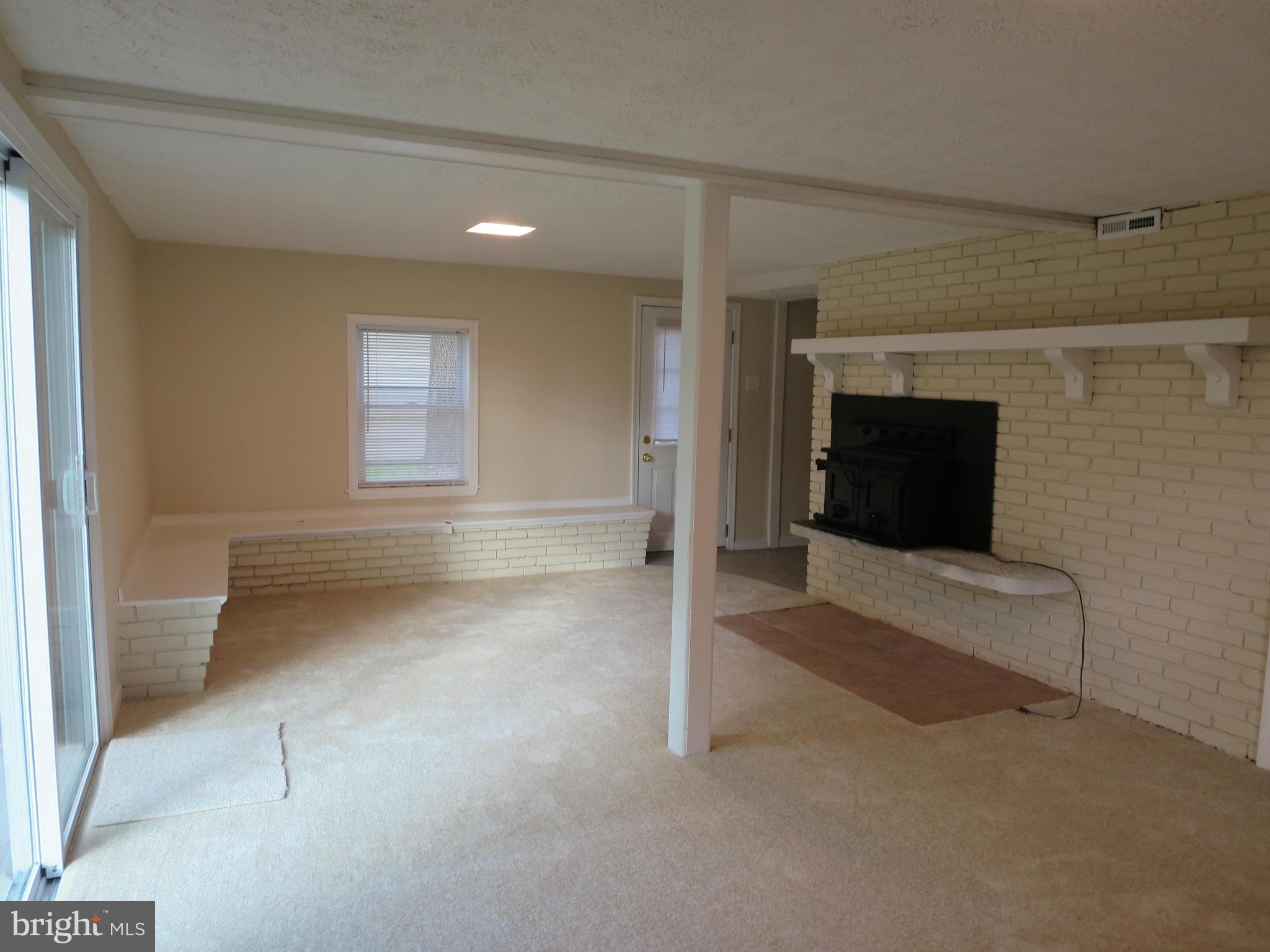 12245 Davis Road Remington, VA 22734 - Photo 11 of 24 Family Room