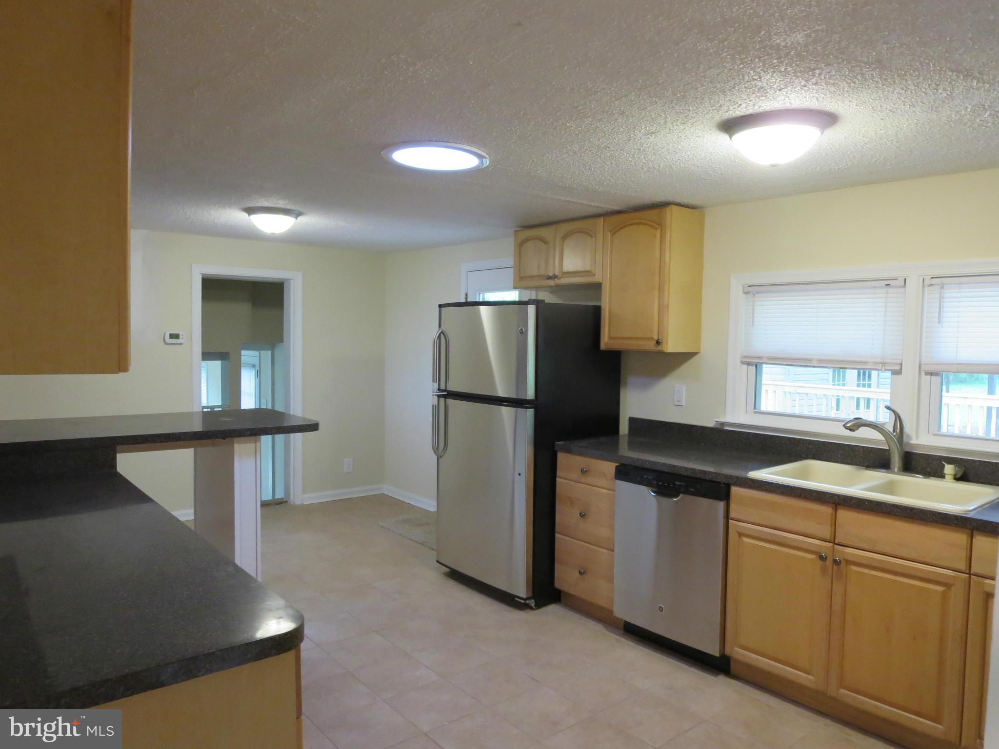 12245 Davis Road Remington, VA 22734 - Photo 4 of 24 Kitchen