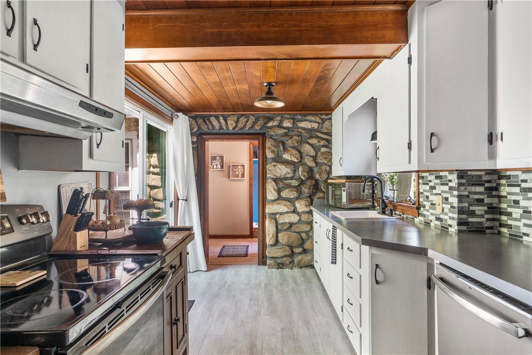 96 Pole Bridge Road Scituate, RI 02857 - Photo 13 of 43