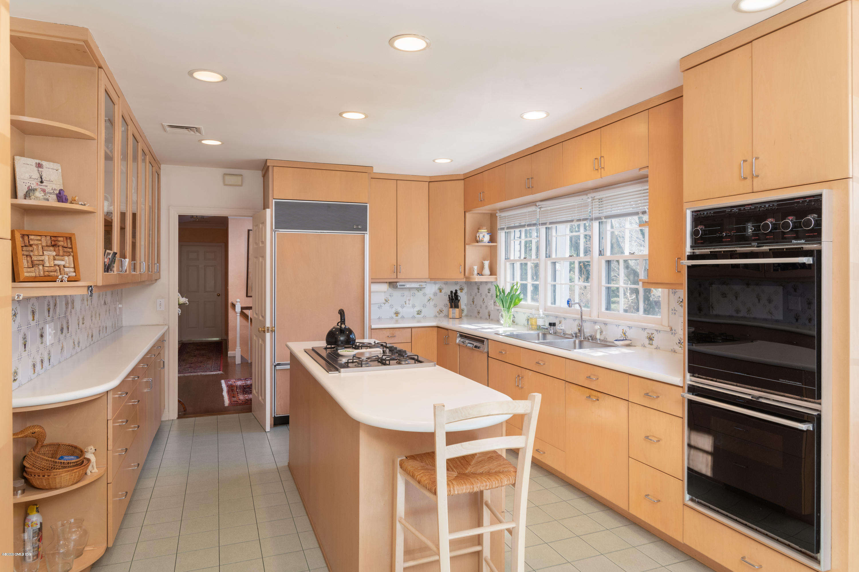27 Alpine Road Greenwich, CT 06830 - Photo 6 of 8 KITCHEN