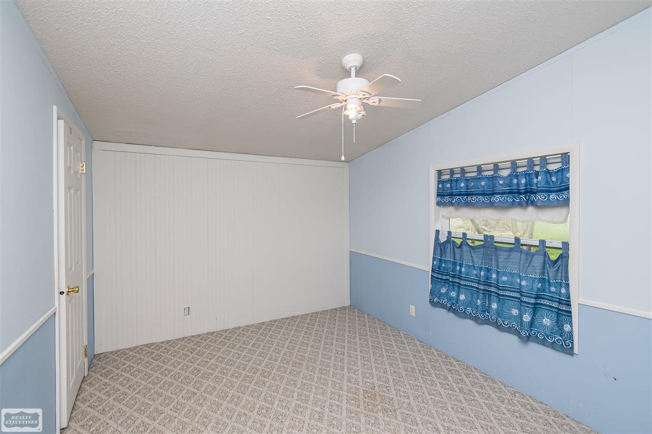 1939 Maple Road Smiths Creek, MI 48074 - Photo 11 of 36 50072948-10.JPG