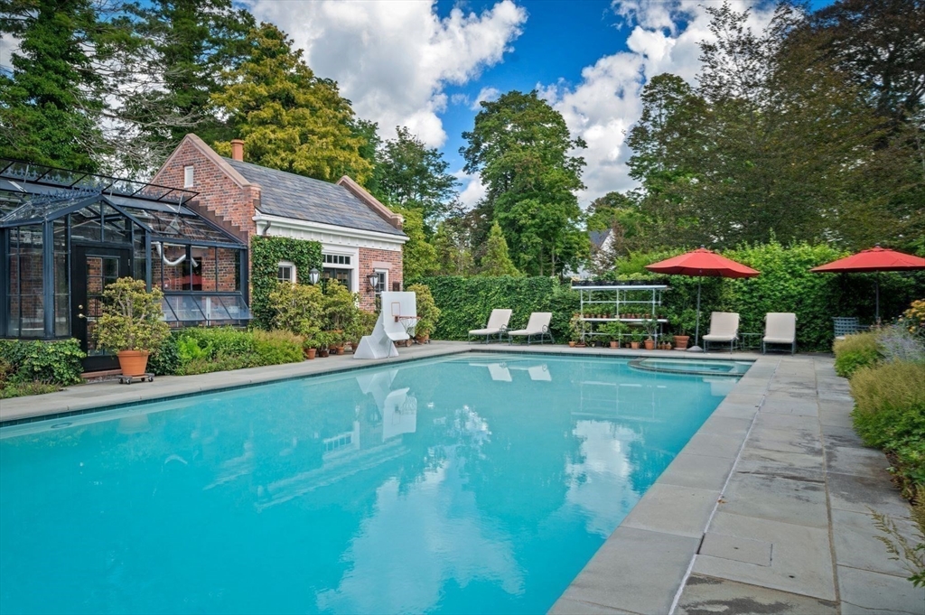 17 Crowninshield Road Marblehead, MA 01945 - Photo 38 of 42