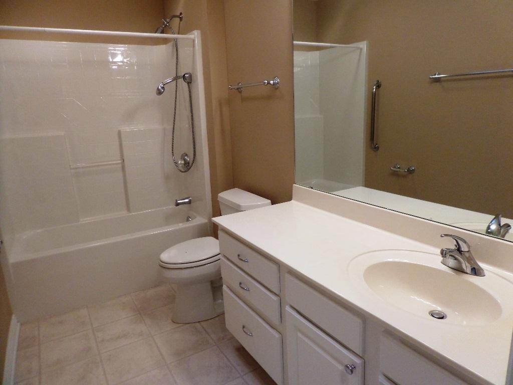 115 Graham Place Oak Ridge, TN 37830 - Photo 24 of 33 hallbath