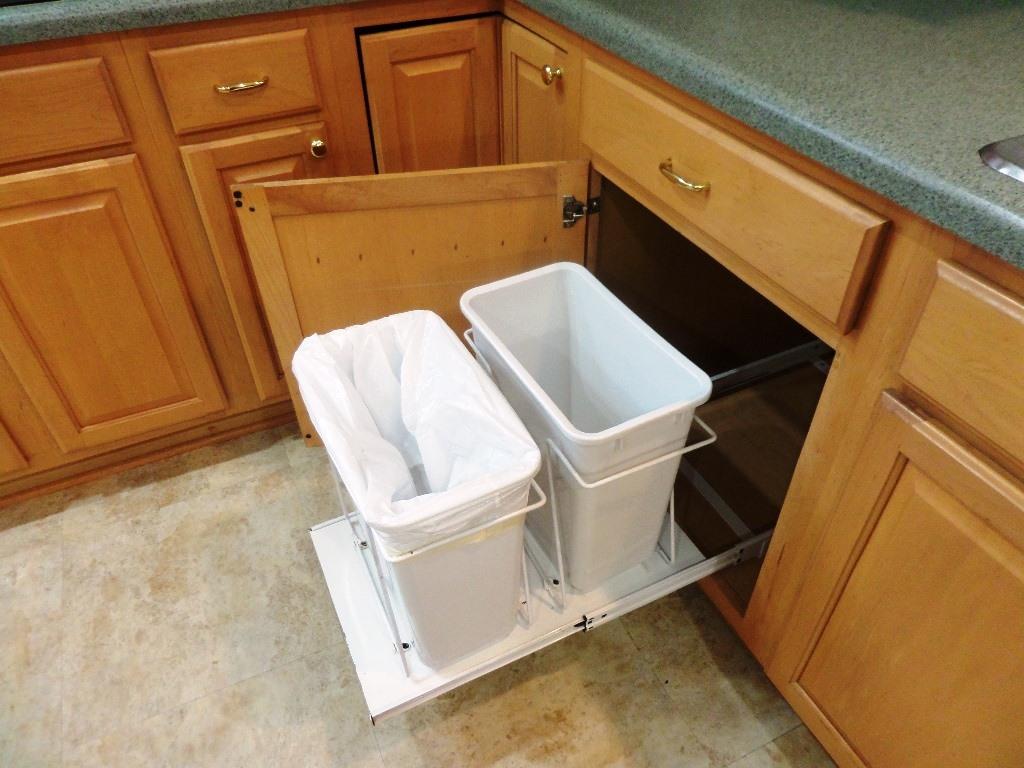 115 Graham Place Oak Ridge, TN 37830 - Photo 4 of 33 trashcanbuiltins
