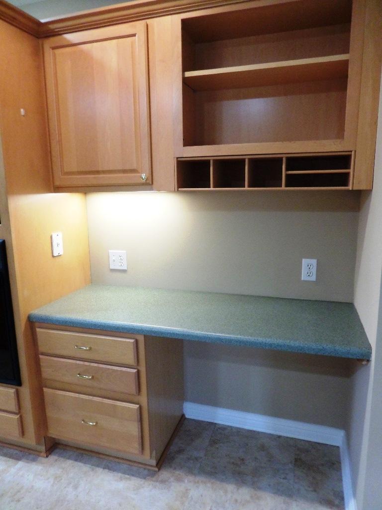 115 Graham Place Oak Ridge, TN 37830 - Photo 8 of 33 desk