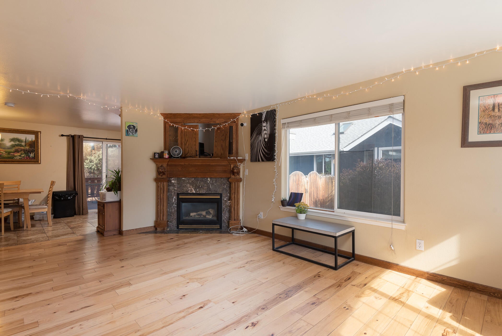 1543 Glacier Ridge Road Bend, OR 97701 - Photo 3 of 24 03 Family Room off Kitchen and Dining