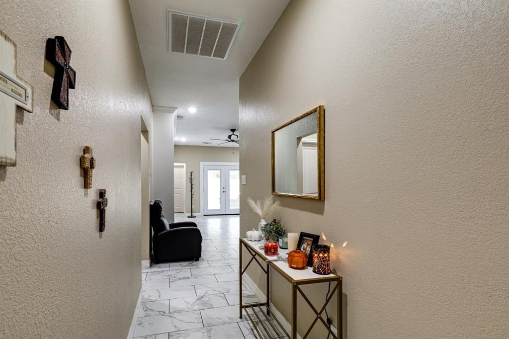 206 Willowbrook Avenue Tyler, TX 75702 - Photo 4 of 25