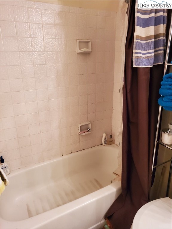 116 Grand Boulevard, Unit 1J Boone, NC 28607 - Photo 9 of 17 a bathroom with a bathtub