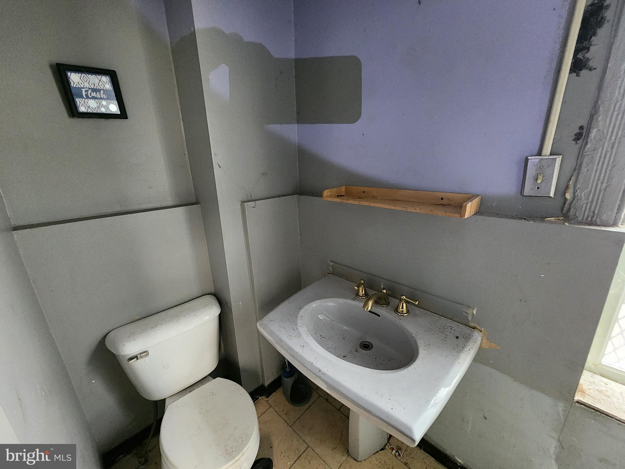 526 North Chester Street Baltimore, MD 21205 - Photo 11 of 26 a bathroom with a toilet sink and mirror