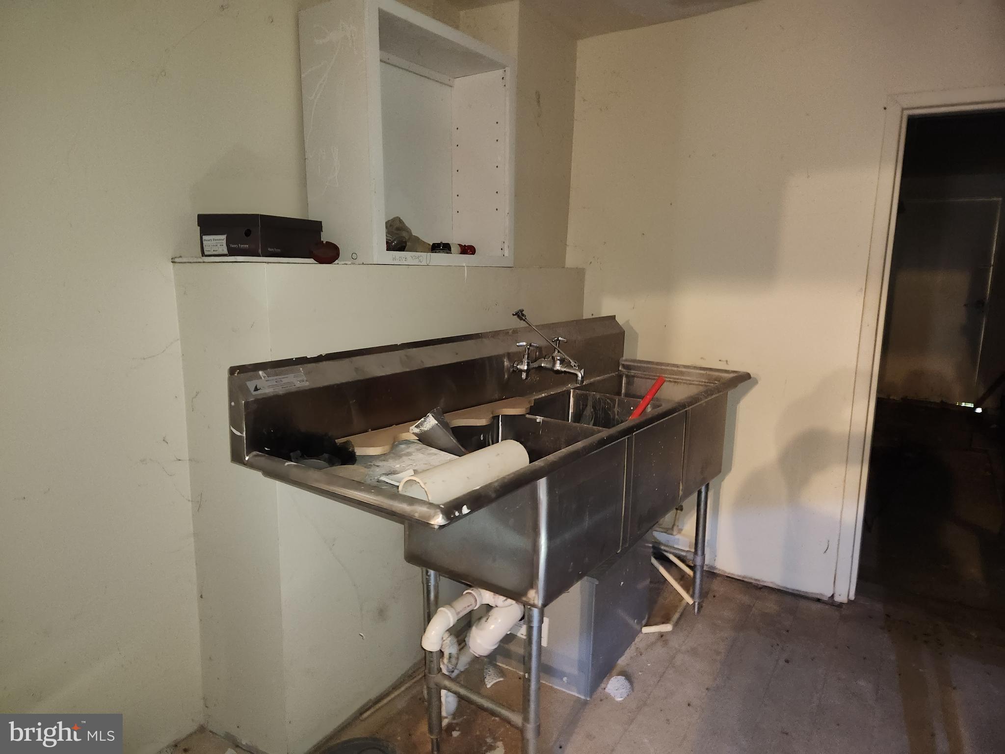 526 North Chester Street Baltimore, MD 21205 - Photo 6 of 26 a stove top oven sitting inside of a kitchen