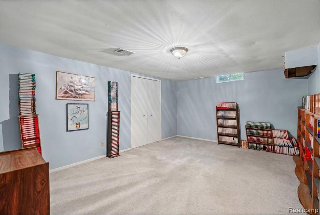 439 Windmill Point Drive Flushing, MI 48433 - Photo 25 of 32