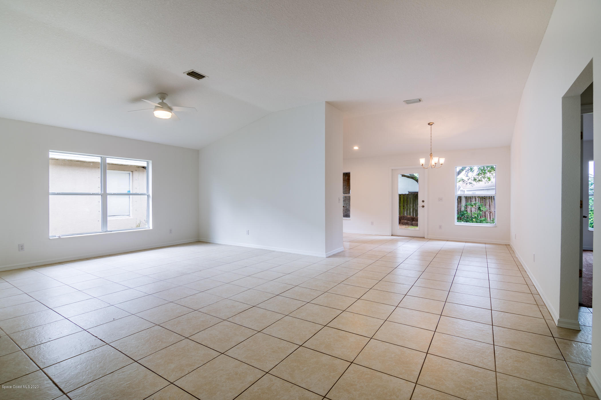 4800 Decatur Circle Melbourne, FL 32934 - Photo 2 of 16 19539228-2