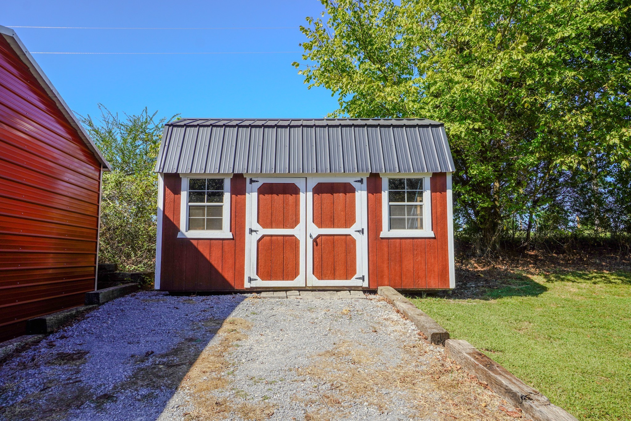 137 Hawkins Road Westmoreland, TN 37186 - Photo 13 of 70 a view of a house with a tub