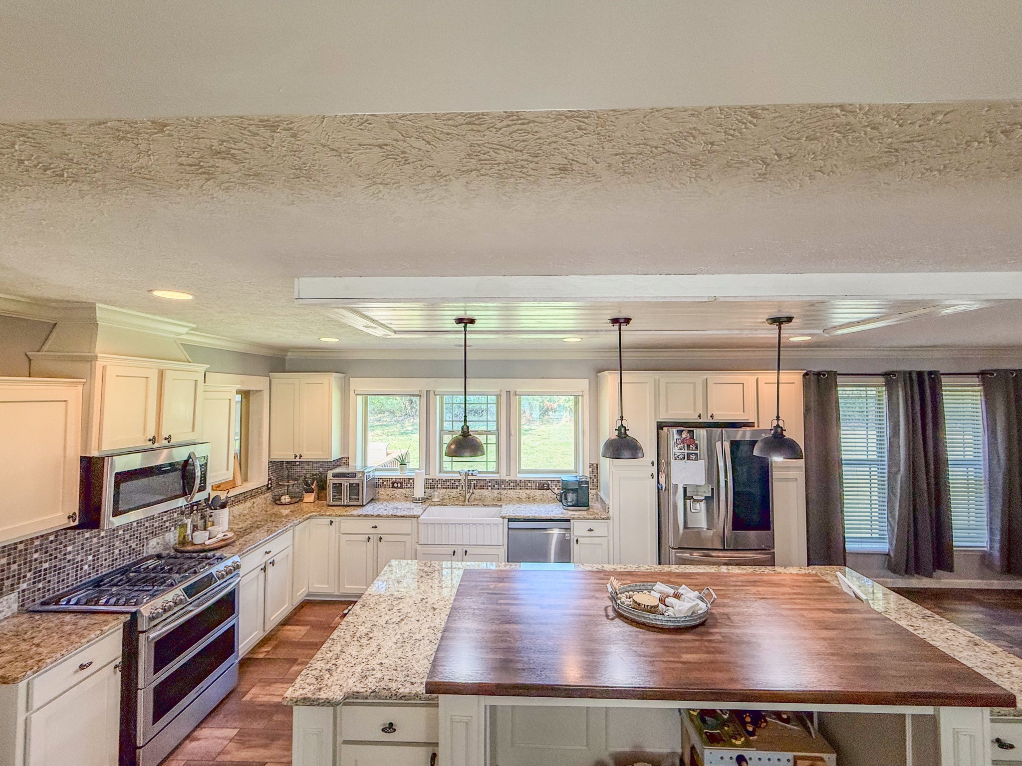 137 Hawkins Road Westmoreland, TN 37186 - Photo 28 of 70 a kitchen with stainless steel appliances granite countertop a lot of counter space and wooden floor