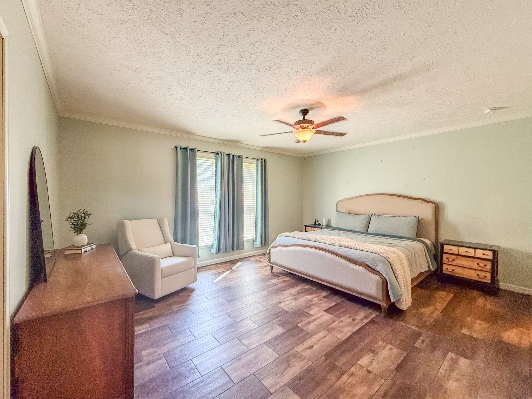 137 Hawkins Road Westmoreland, TN 37186 - Photo 49 of 70 a bedroom with a bed and couch