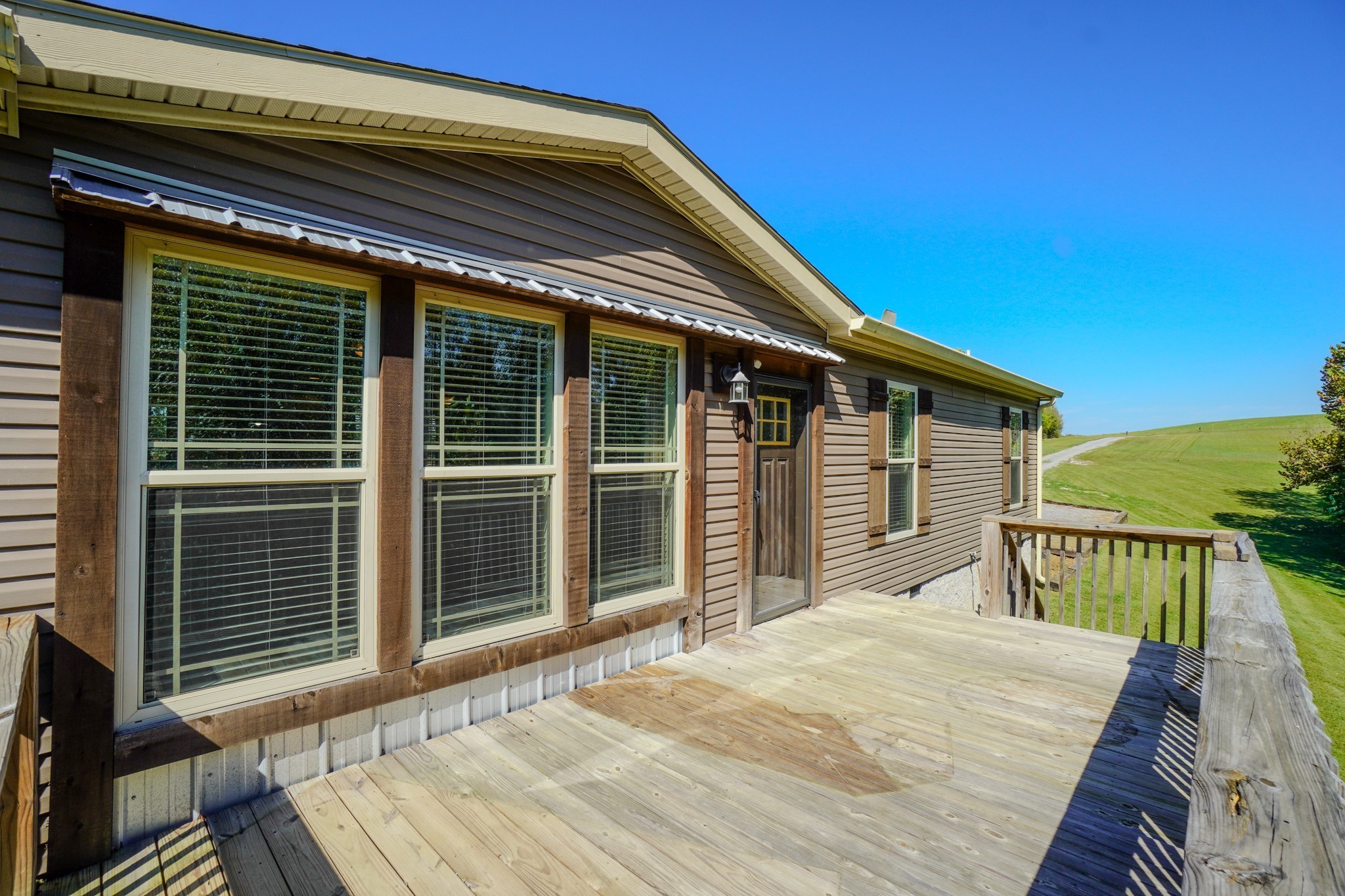 137 Hawkins Road Westmoreland, TN 37186 - Photo 7 of 70 a front view of a house with a balcony