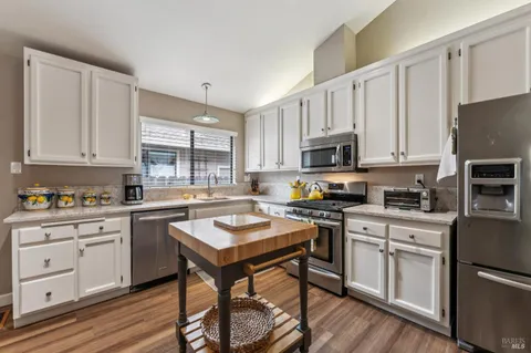 $719,000 | 1239 Herbazal Street, Sonoma, CA 95476