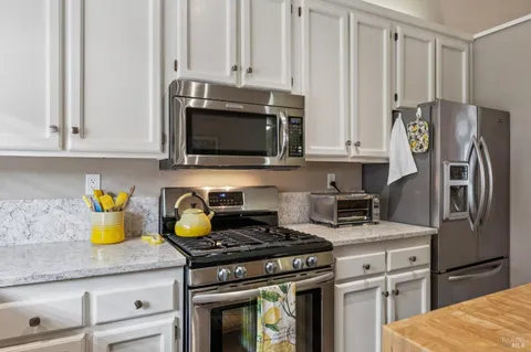 $719,000 | 1239 Herbazal Street, Sonoma, CA 95476