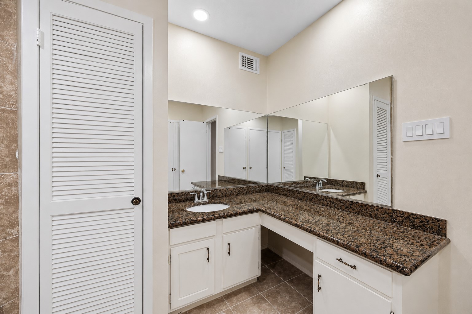 2238 South Piney Point Road, Unit 109 Houston, TX 77063 - Photo 13 of 21