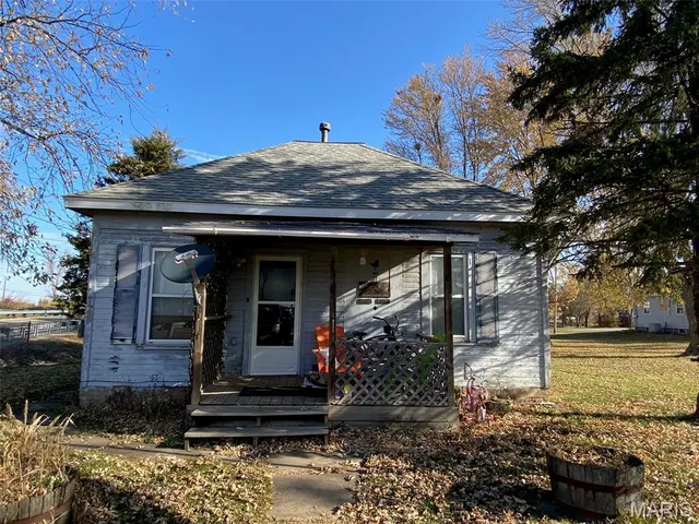 $12,500 | 655 North Talmadge Street, Witt, IL 62094