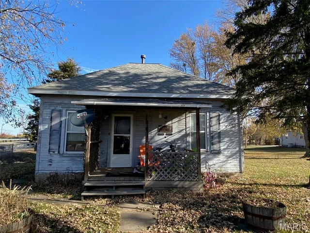 $12,500 | 655 North Talmadge Street, Witt, IL 62094