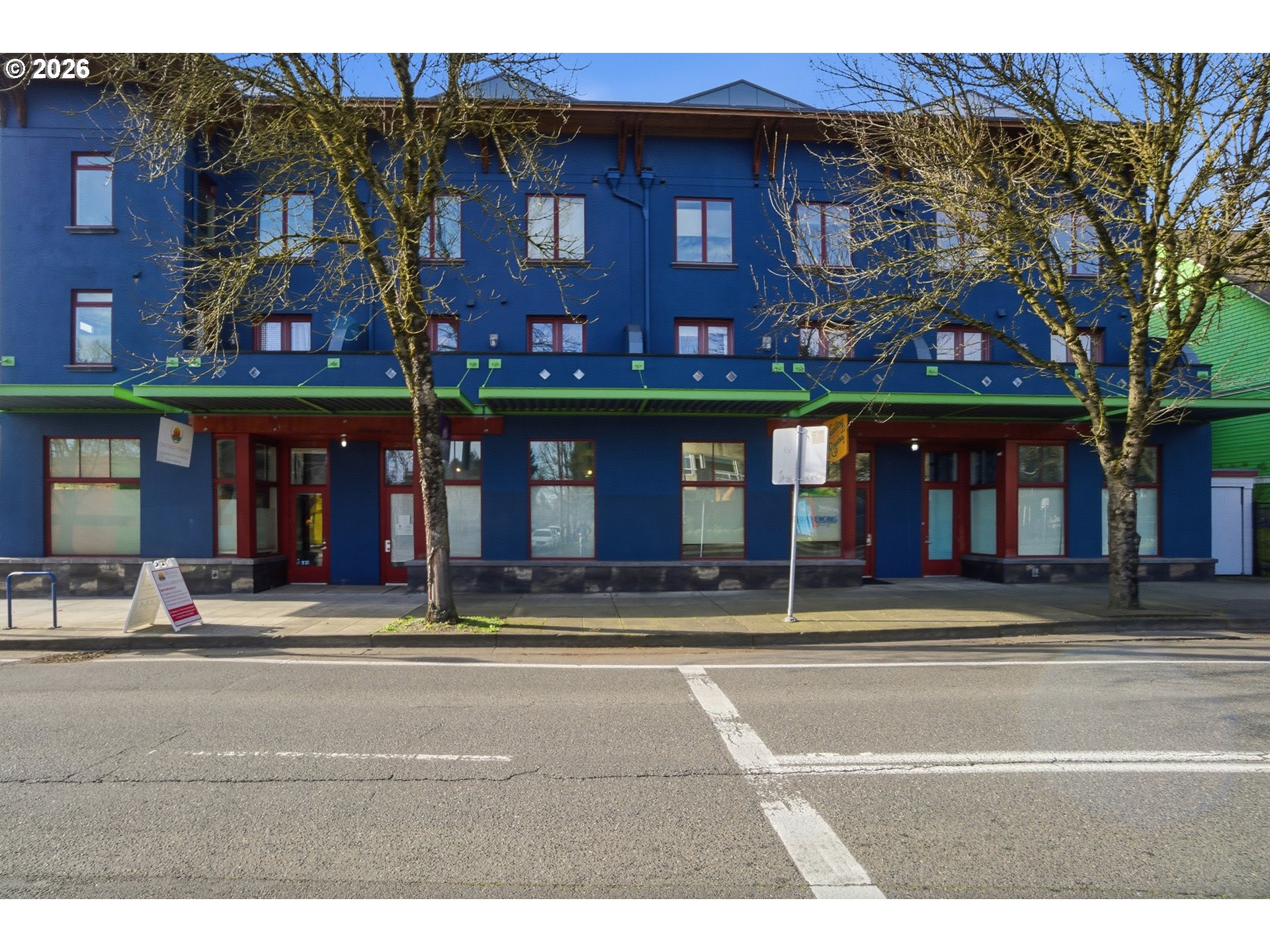 325 Northeast Graham Street, Unit 6 Portland, OR 97212 - Photo 1 of 30