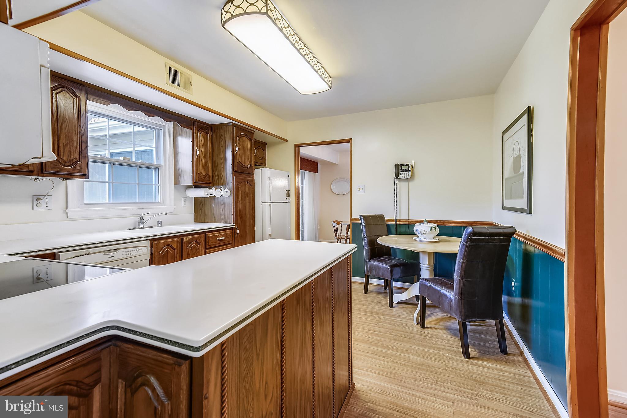 6807 Ben Franklin Road Springfield, VA 22150 - Photo 11 of 52 Eating area in the kitchen