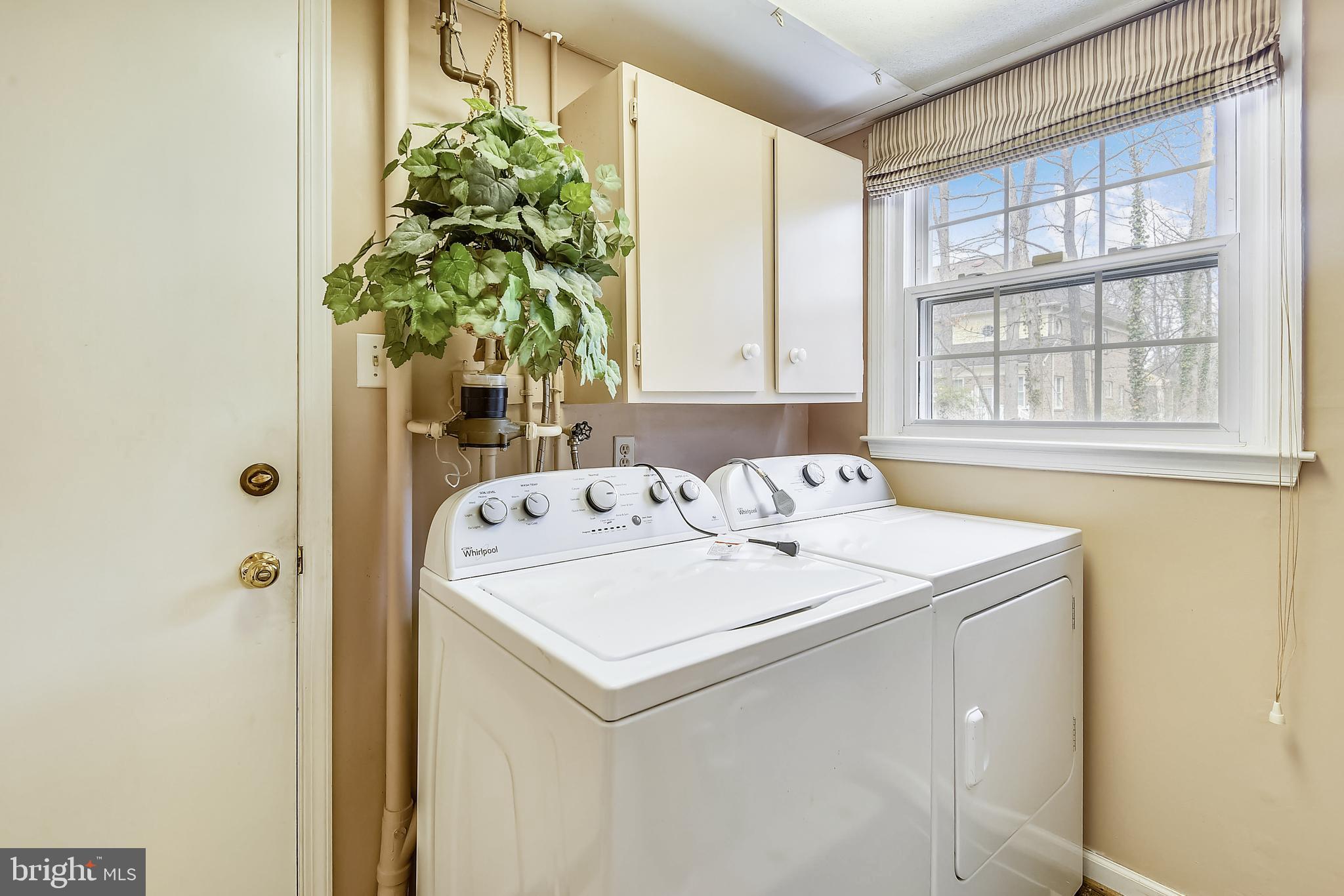 6807 Ben Franklin Road Springfield, VA 22150 - Photo 18 of 52 Main level laundry w/younger washer and dryer