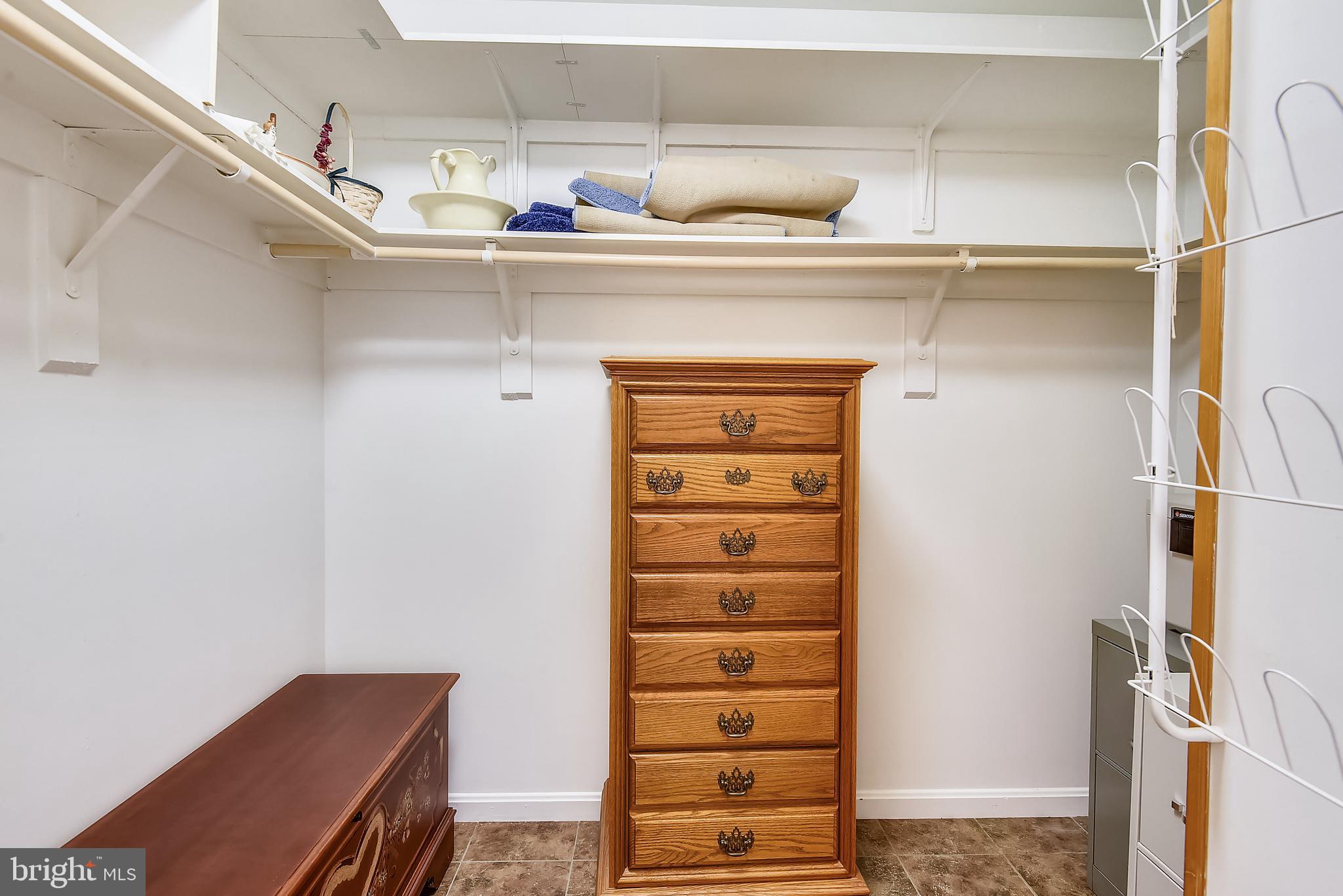 6807 Ben Franklin Road Springfield, VA 22150 - Photo 23 of 52 Huge walk in closet in the amin bedroom