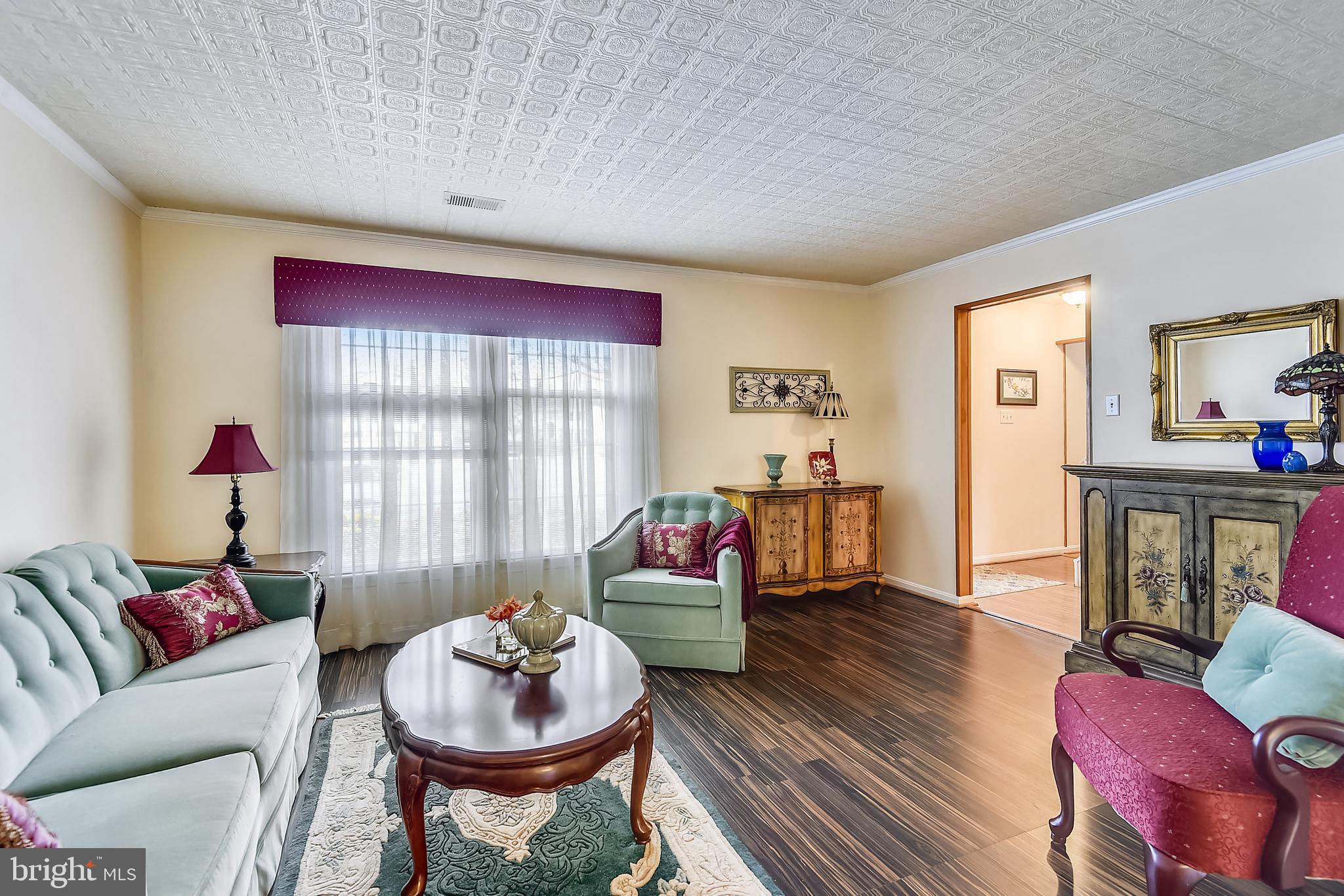 6807 Ben Franklin Road Springfield, VA 22150 - Photo 3 of 52 Living room