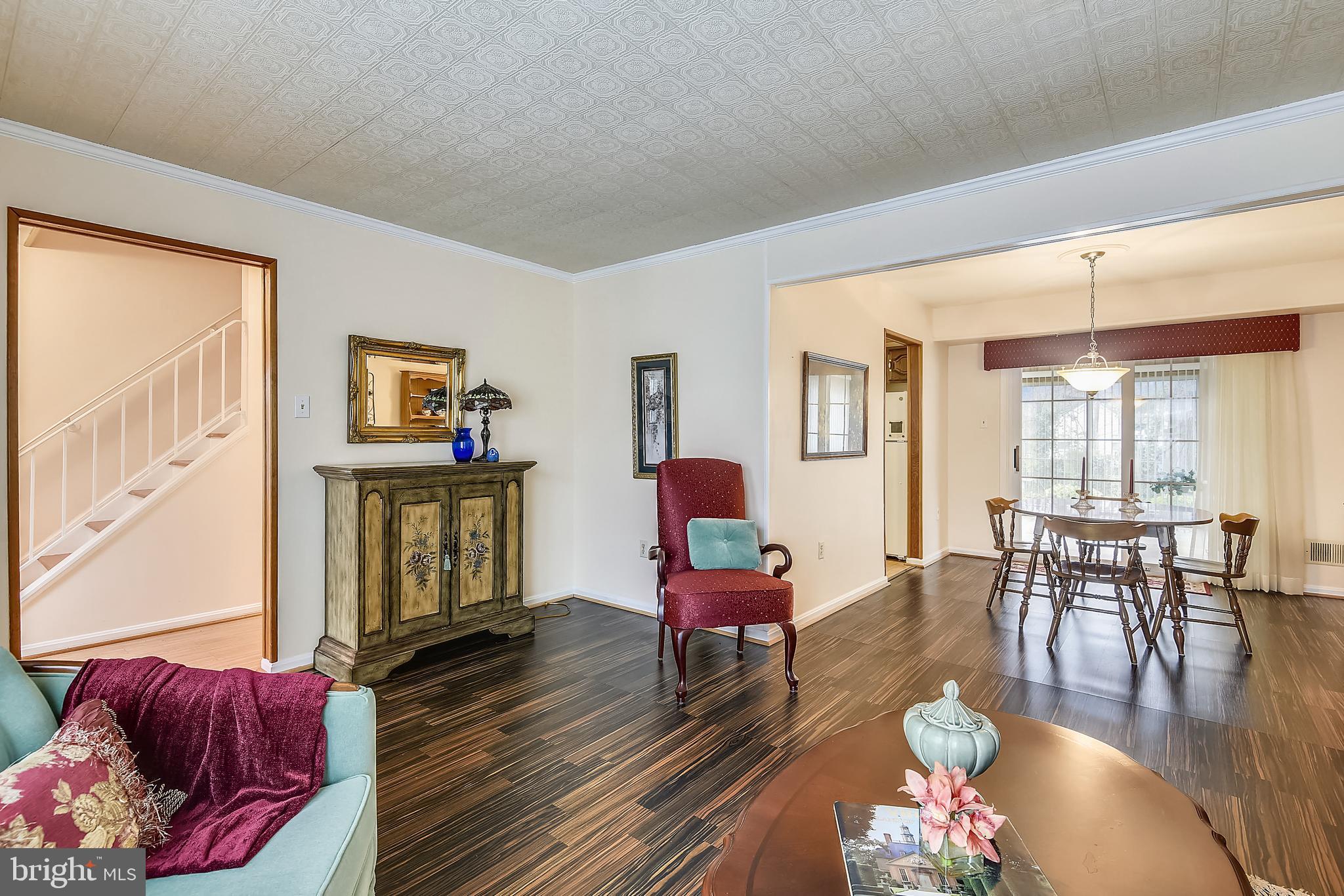 6807 Ben Franklin Road Springfield, VA 22150 - Photo 5 of 52 Living room
