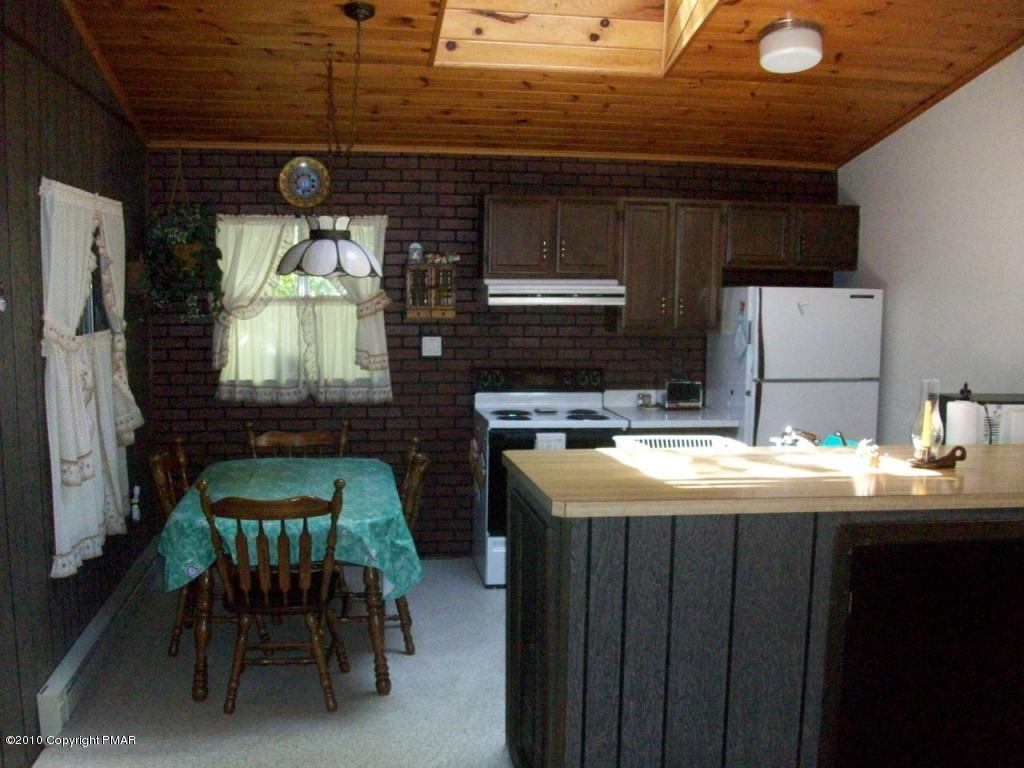 124 Algonquin Road Jim Thorpe, PA 18229 - Photo 3 of 12 Kitchen