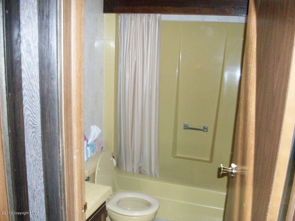124 Algonquin Road Jim Thorpe, PA 18229 - Photo 7 of 12 Bathroom