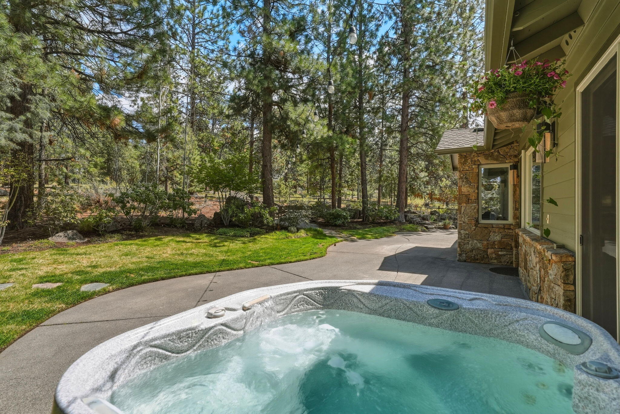 240 Northwest Skyliner Summit Loop Bend, OR 97703 - Photo 33 of 77 BACK PATIO