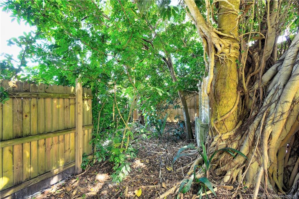 4651 Southeast Chatham Avenue Stuart, FL 34997 - Photo 26 of 49 a view of a backyard of the house