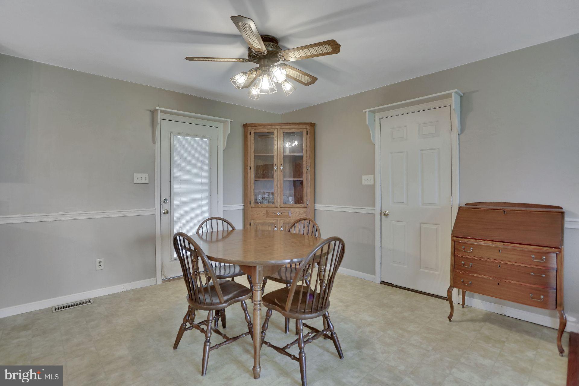 4940 Guitner Road Chambersburg, PA 17202 - Photo 18 of 48 Dining room