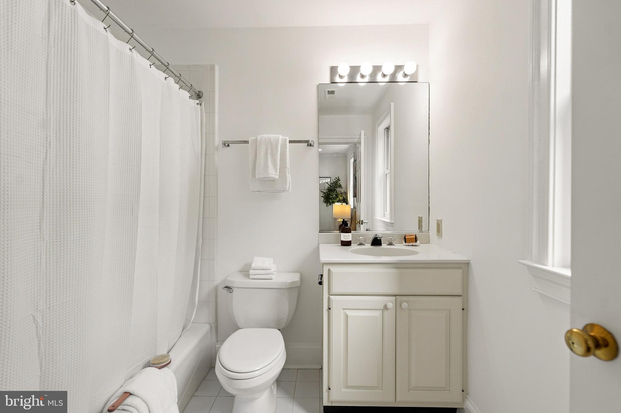 4753 Reservoir Road Northwest Washington, DC 20007 - Photo 29 of 51 Bedroom 3 ensuite bath