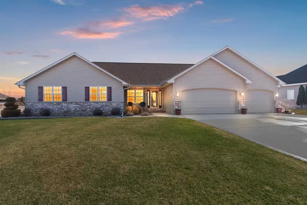 $624,900 | 1979 Kettle Creek Drive, De Pere, WI 54115