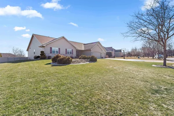 $624,900 | 1979 Kettle Creek Drive, De Pere, WI 54115