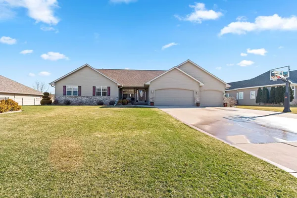 $624,900 | 1979 Kettle Creek Drive, De Pere, WI 54115