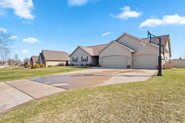 $624,900 | 1979 Kettle Creek Drive, De Pere, WI 54115