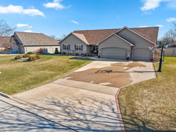 $624,900 | 1979 Kettle Creek Drive, De Pere, WI 54115