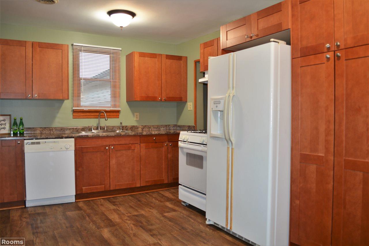 24651 Harrison Street Harrison, MI 48045 - Photo 5 of 19