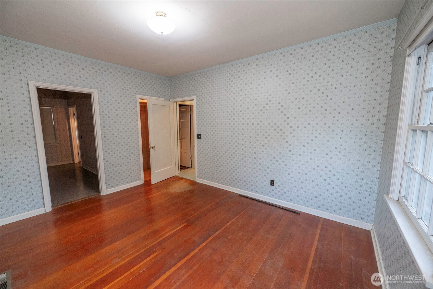 40 Northwest B Street College Place, WA 99324 - Photo 13 of 29 a view of empty room with wooden floor
