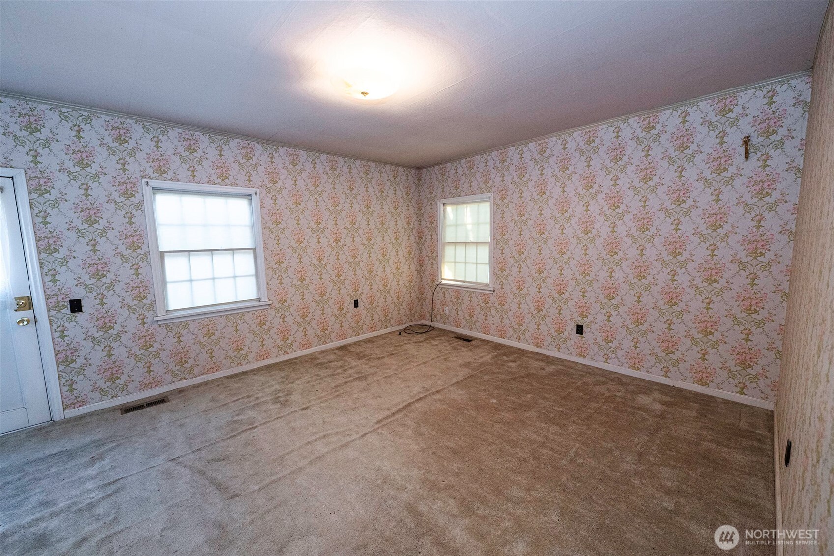 40 Northwest B Street College Place, WA 99324 - Photo 15 of 29 a view of an empty room and window